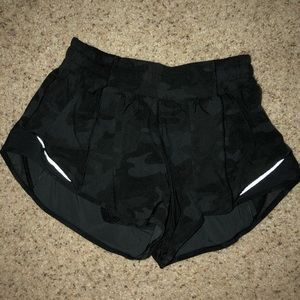 Lululemon hotty hot short 2.5”